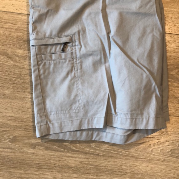 Greg Norman Five Iron Chino Shorts - Picture 4 of 5